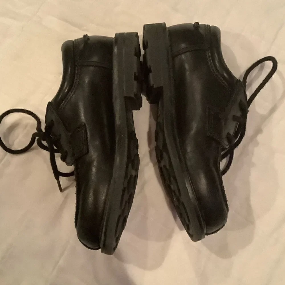 Kenneth Cole Reaction boys 9M leather dress shoes lace up EUC rubber soles black
